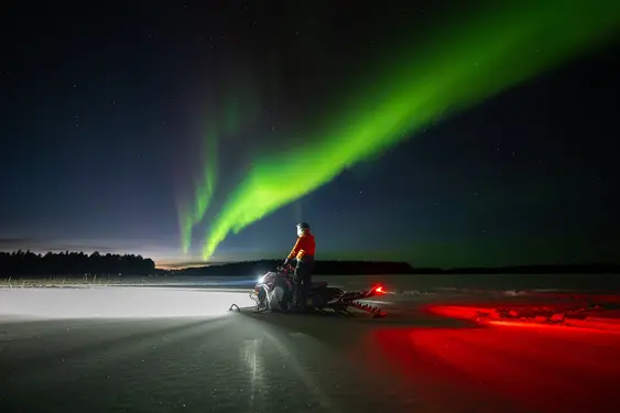 Northern lights snowmobile experience with dinner Northern lights snowmobile experience with dinner in Lapland